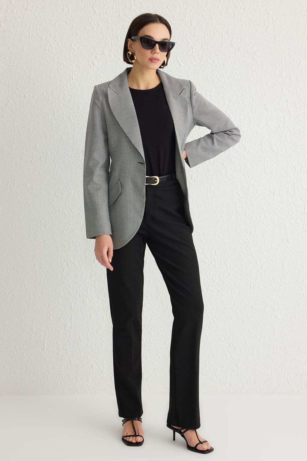 TRENDYOLMILLA Siyah Kaz Ayag? Desenli Fitted Premium Poliviskon Dokuma Blazer Ceket TWOSS25BC00013