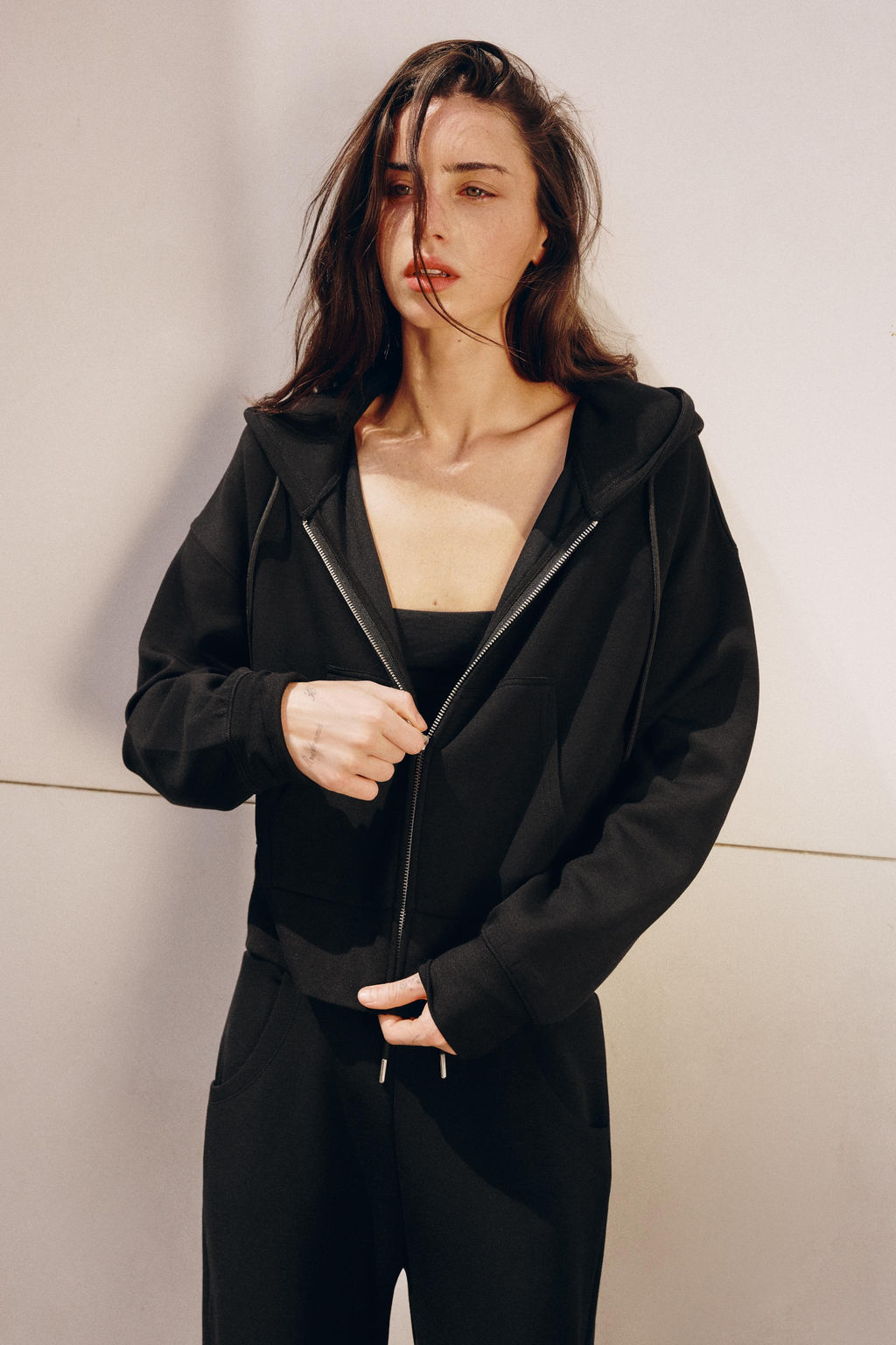 SUDADERA INTERLOCK CAPUCHA / Negro - Zara фото 5