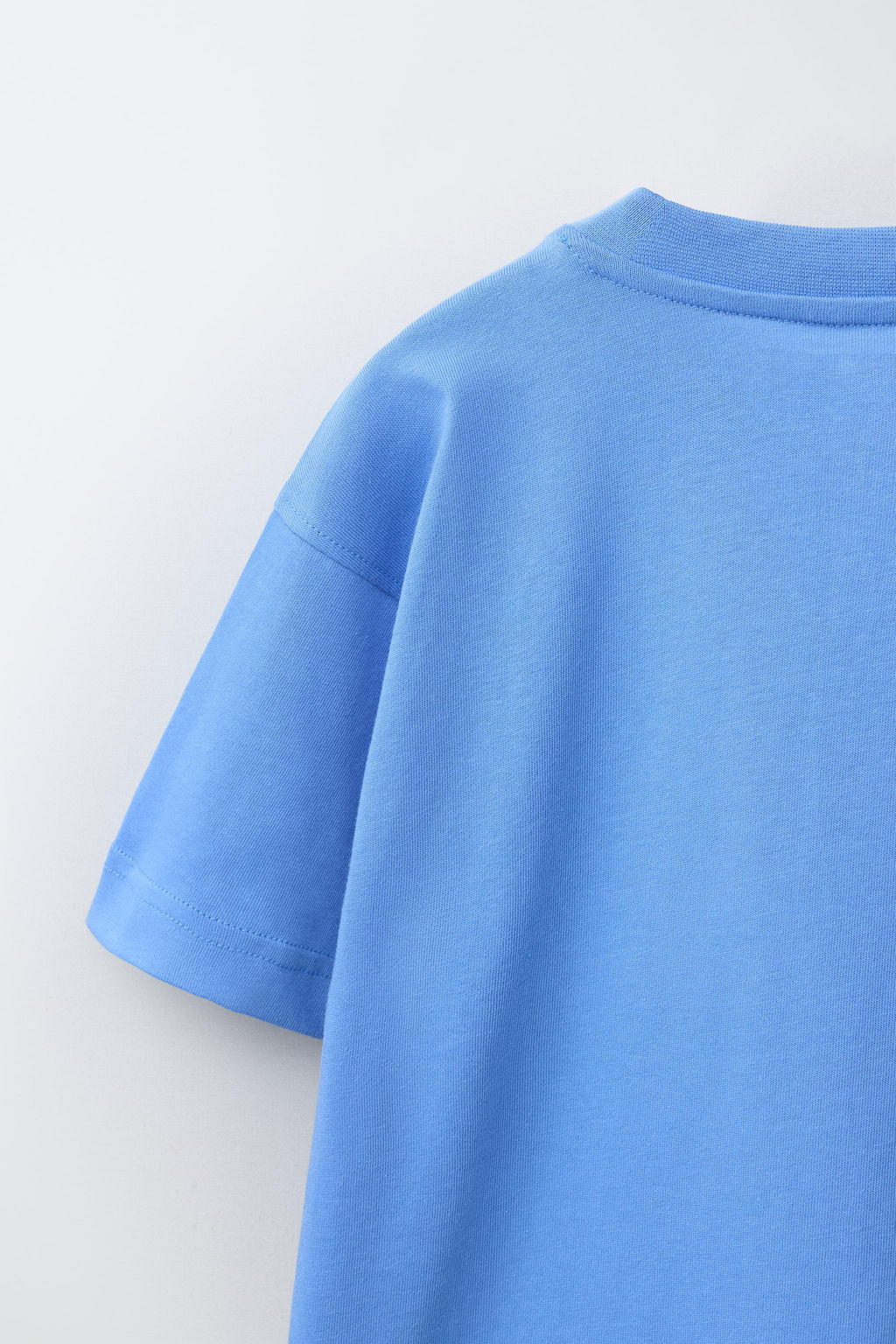 CONJUNTO CAMISETA Y BERMUDA TEXTO / Azul claro