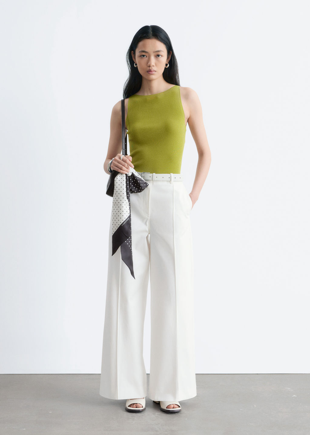 Pantalones de algod?n con pliegues marcados - H&m фото 3