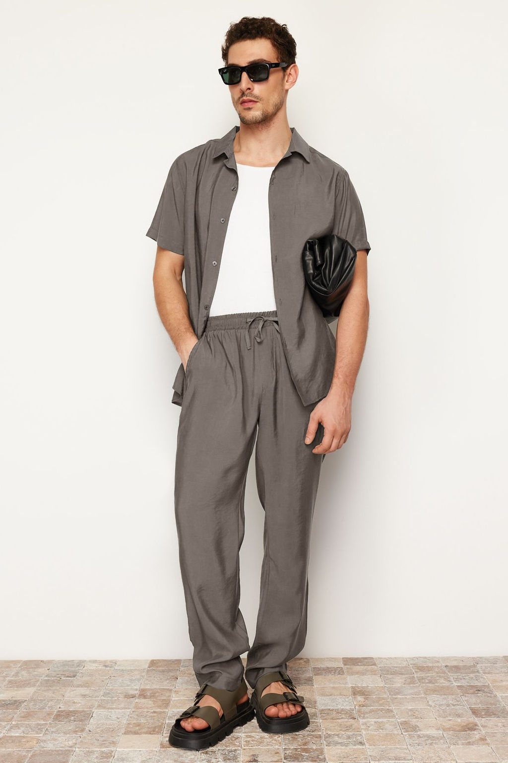 TRENDYOL MAN Haki Regular Fit Lastikli Beli Baglamal? Modal Kar?s?ml? Yumusak Tuseli Pantolon TMNSS24PL00000