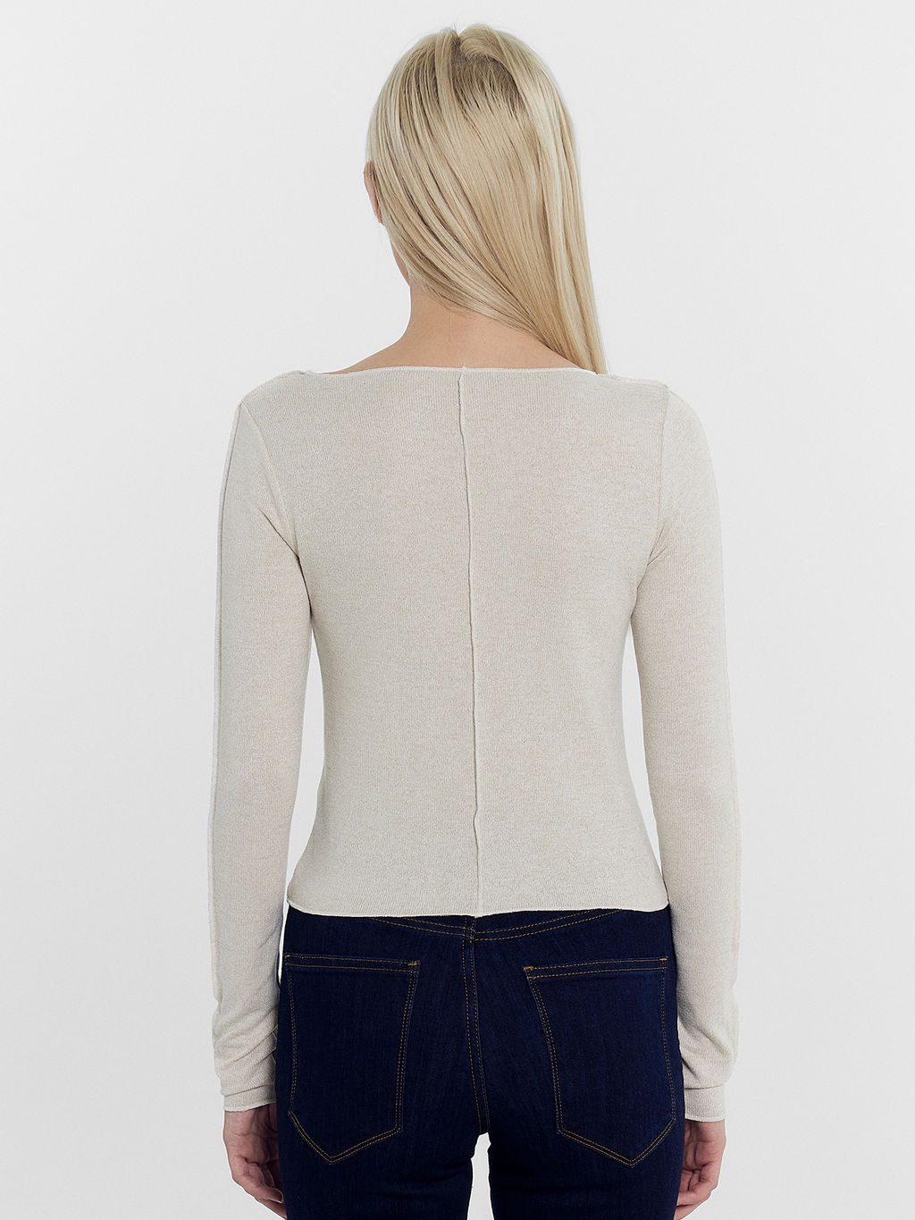 Джемпер женский в светло-бежевом цвете