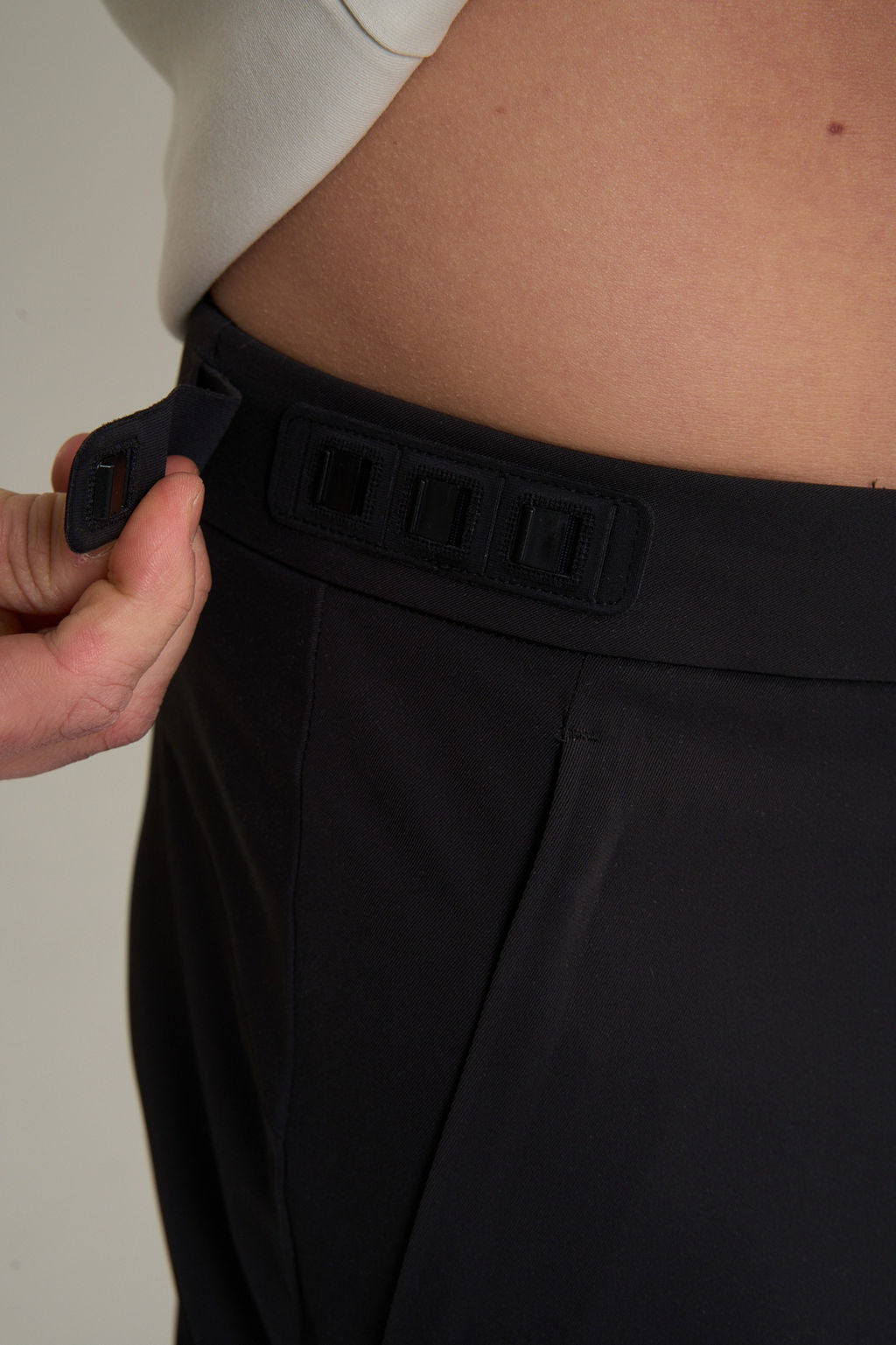 Брюки текстильные Черный TRN Woven Track Pants - Anta фото 7