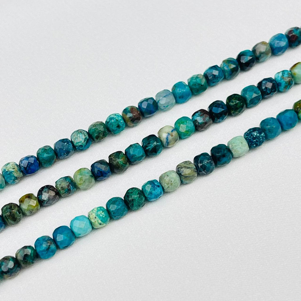 Бусины из украшений из Хризоколлы