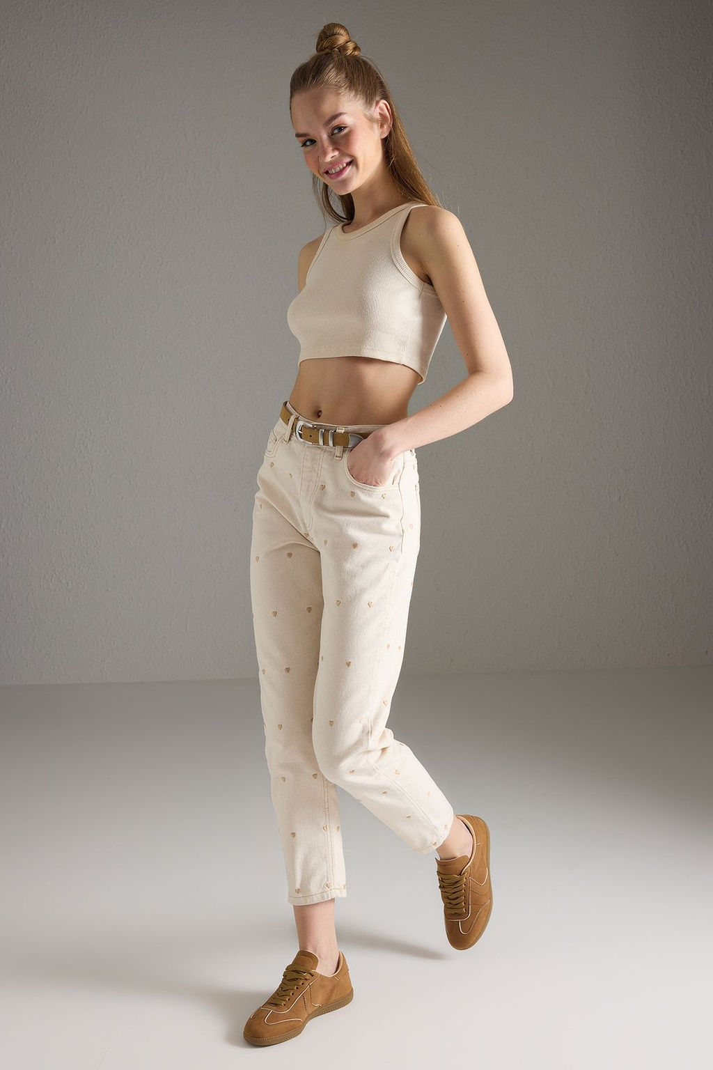 Bej Kalp Nak?sl? Yuksek Bel Mom Jeans TWOSS25JE00269 - Trendyolmilla фото 2