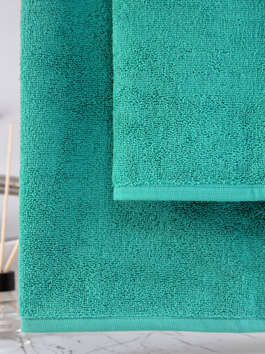 Махровое полотенце без бордюра изумрудное ПМ-15 50х90