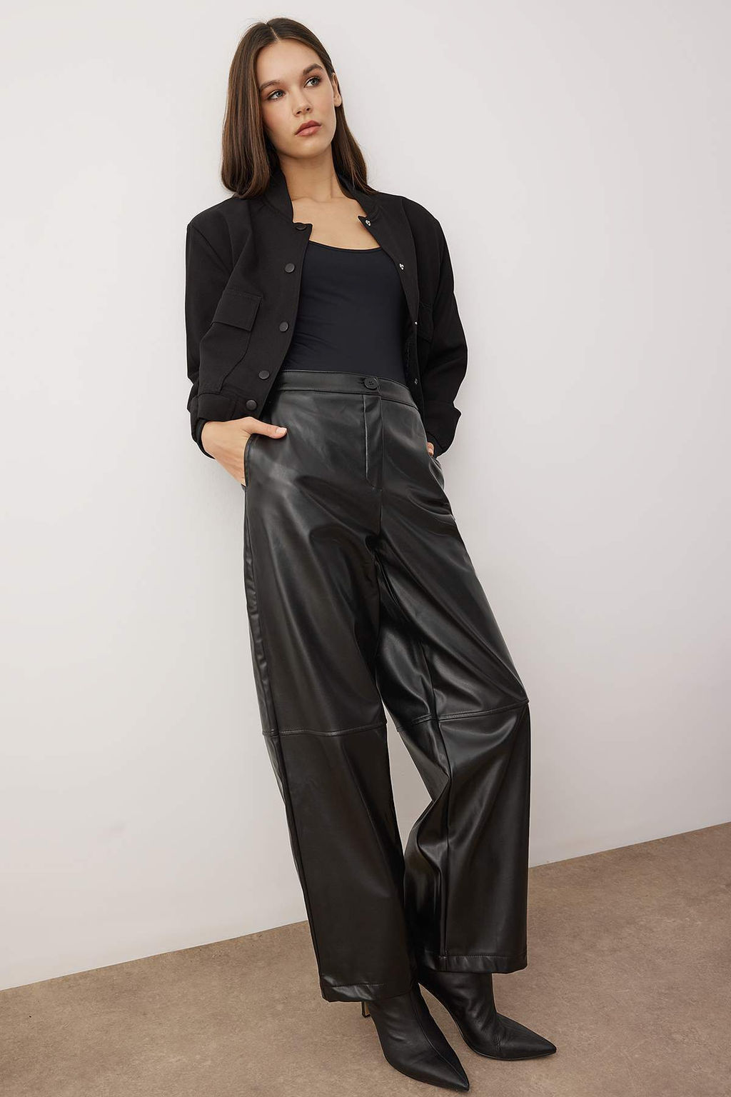 Siyah Suni Deri Barrel Kal?p Pantolon TWOAW26PL00070 - Trendyolmilla фото 2