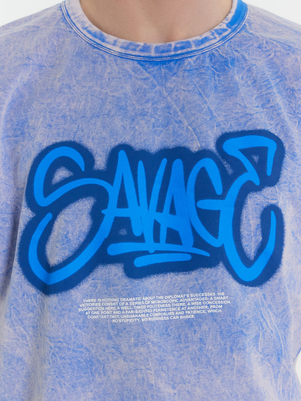 Футболка мужская голубая с обработкой эйсид и надписью "Savage" синий acid wash +печать 111875