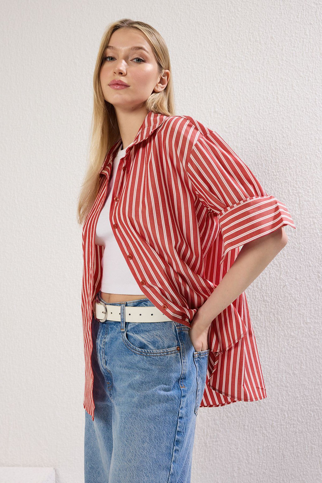 TRENDYOLMILLA Cok Renkli Cizgili Oversize Genis Kal?p Gomlek TWOSS25GO00111