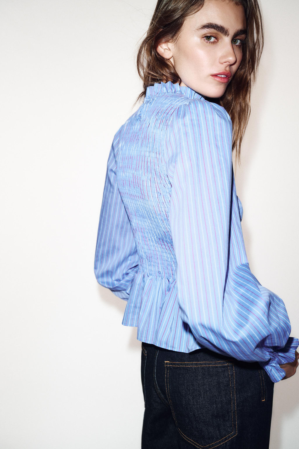 STRIPED SMOCKED SHIRT - Zara фото 5