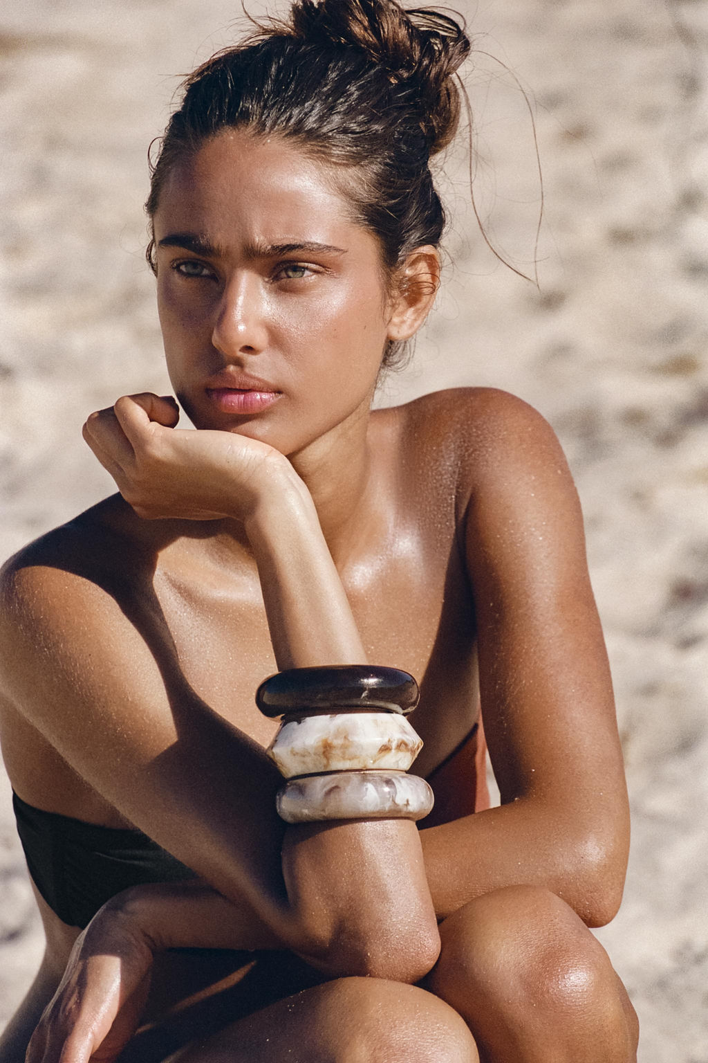 PACK 3 PULSERAS R?GIDAS RESINA / Marr?n