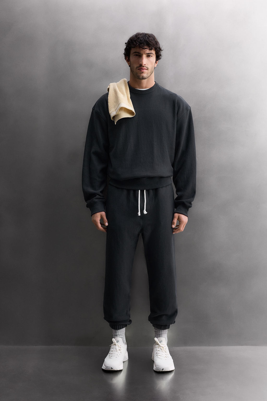 RELAXED FIT CREW NECK SWEATSHIRT - Zara фото 14