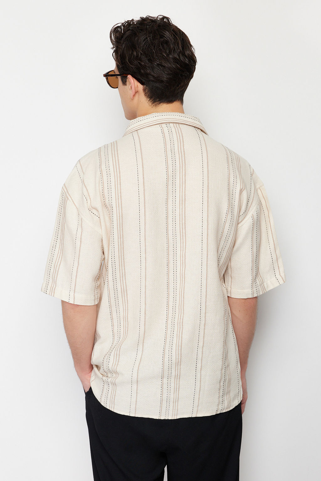 Ekru Cizgili Regular Fit Yar?m Pat Gomlek TMNSS24GO00045