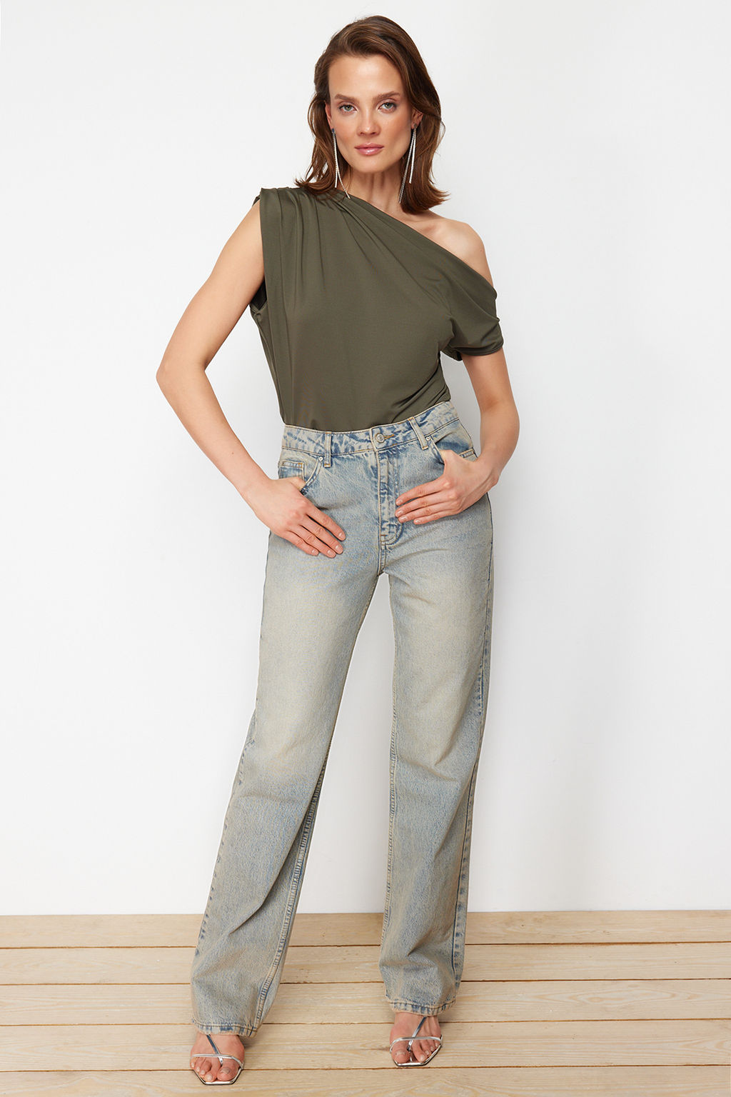 Trendyolmilla Kahverengi Regular/Normal Kal?p Asimetrik Yaka S?f?r Kol C?tc?tl? Esnek Orme Bluz TWOSS24BZ00396  фото 3
