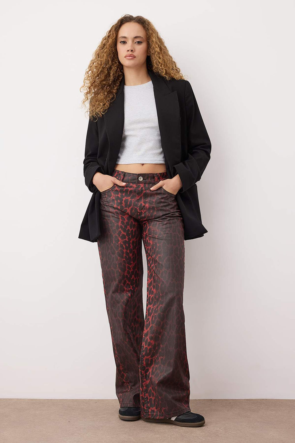 Cok Renkli K?rm?z? Leopar Desenli Kaplamal? Yuksek Bel Wide Leg Jeans TWOAW26JE00157 - Trendyolmilla фото 2