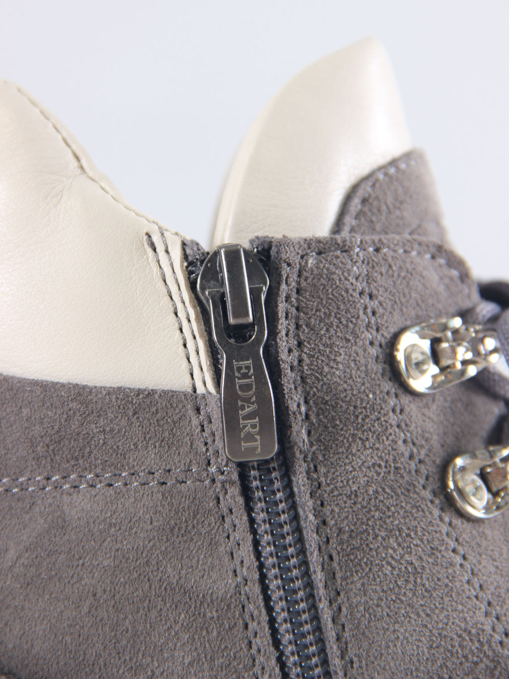 Ботинки 261.uno9gr.Серый замок замша+бежевый/байка