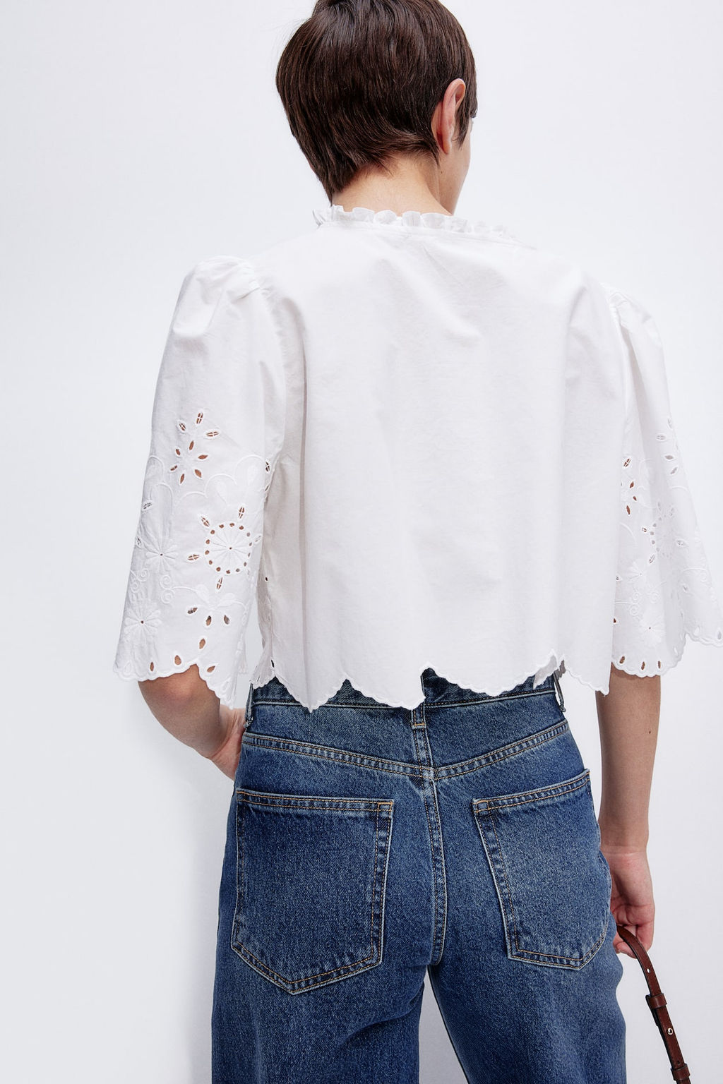 Blusa cropped con bordado ingles - H&m фото 3