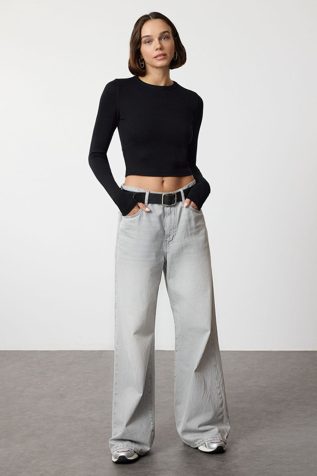 Siyah Premium Viskoz Yumusak Kumasl? Fitted Crop Esnek Orme Bluz TWOAW24BZ00048