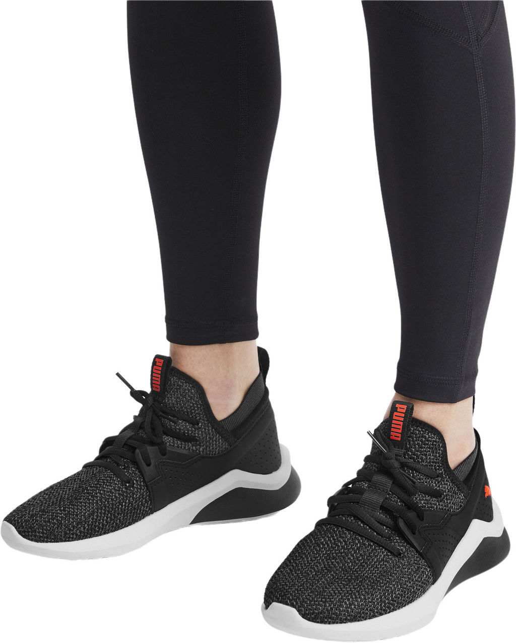 Кроссовки женские