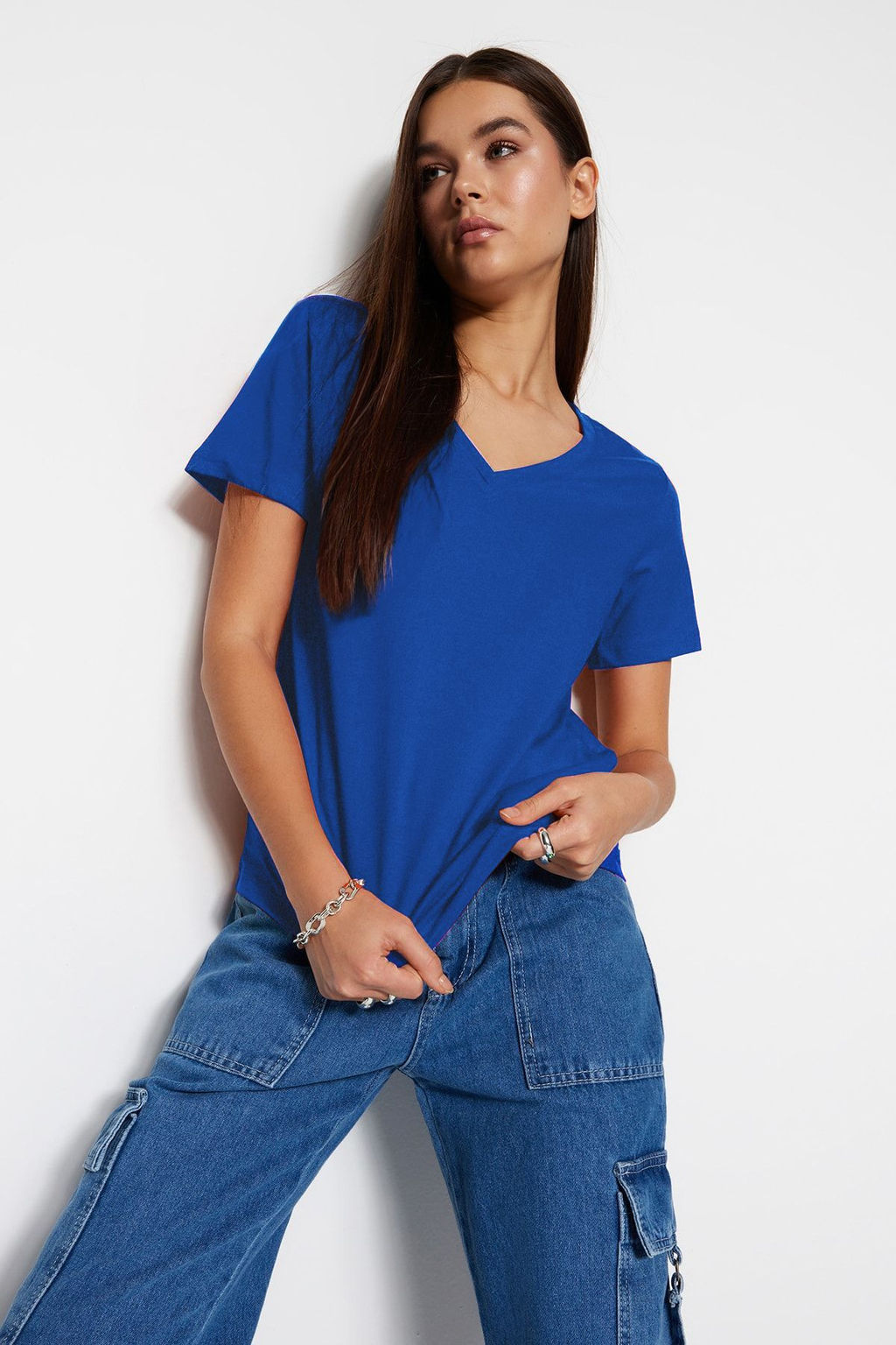 TRENDYOLMILLA Beyaz %100 Pamuk Basic V Yaka Orme T-Shirt TWOSS23TS00001  фото 3