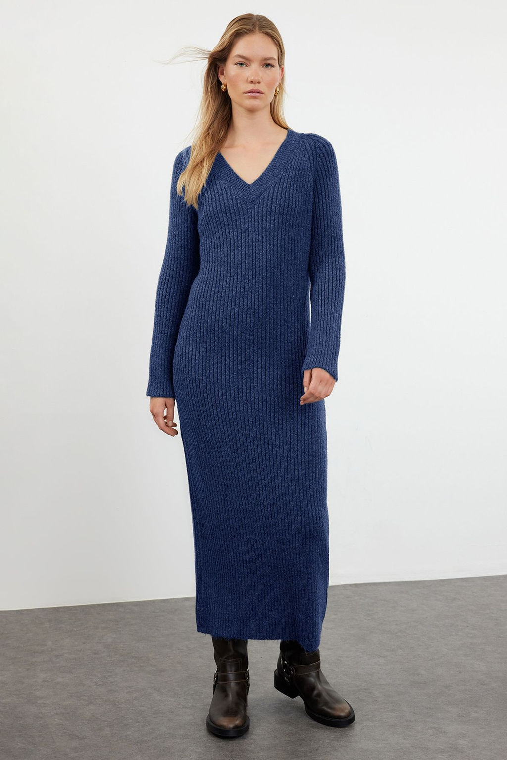 TRENDYOLMILLA Tas Maxi Triko Yunlu Basic Elbise TWOAW25EL00002  фото 2