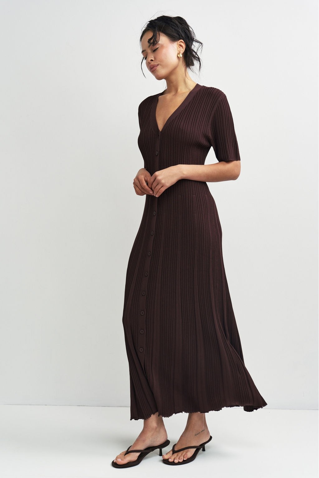 Платье трикотажное на пуговицах Коричневый