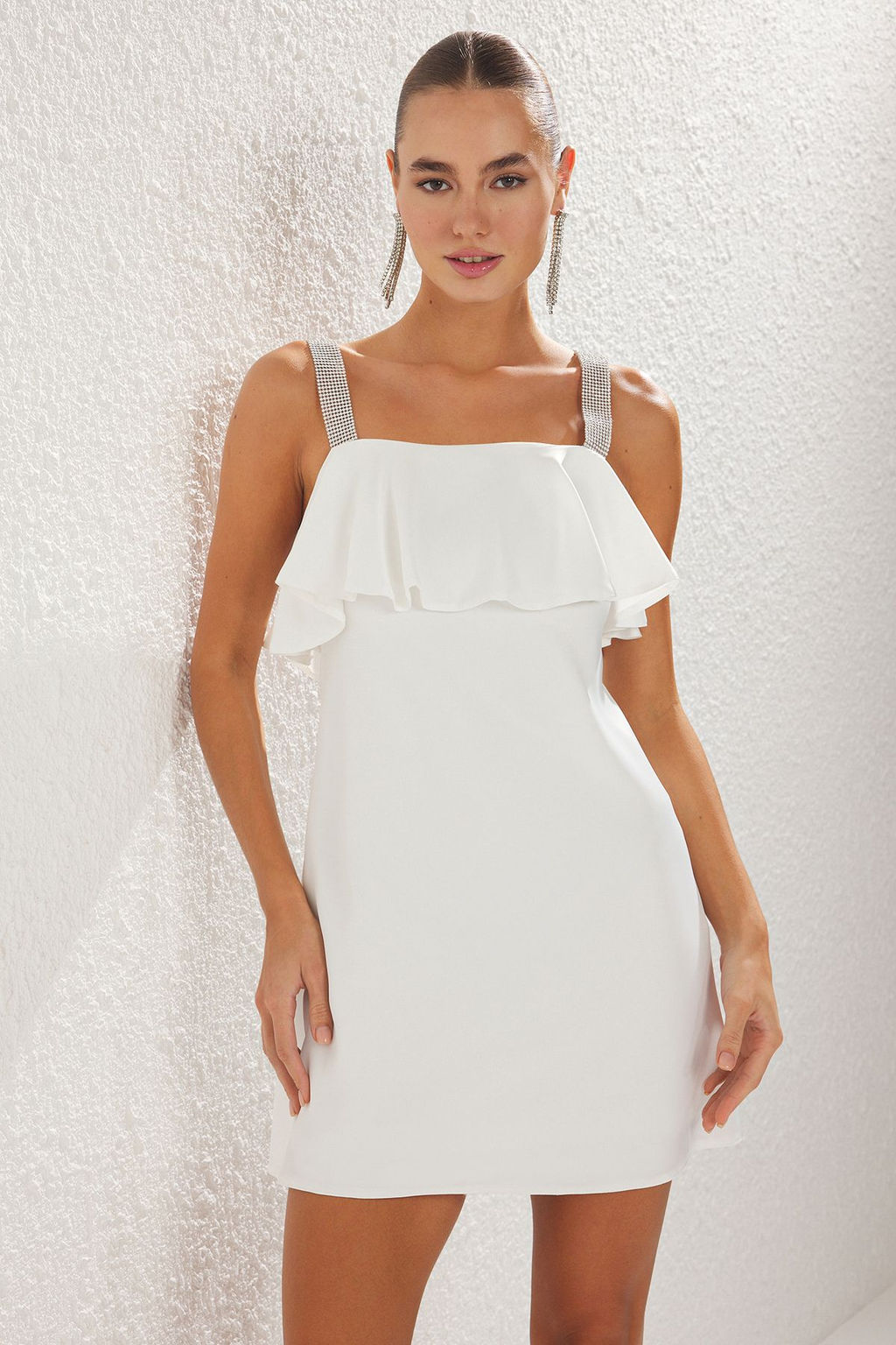 TRENDYOLMILLA Beyaz A-Kesim Tas Aksesuar Ask? Detayl? Saten Dokuma K?sa S?k Elbise TPRSS25EL00184