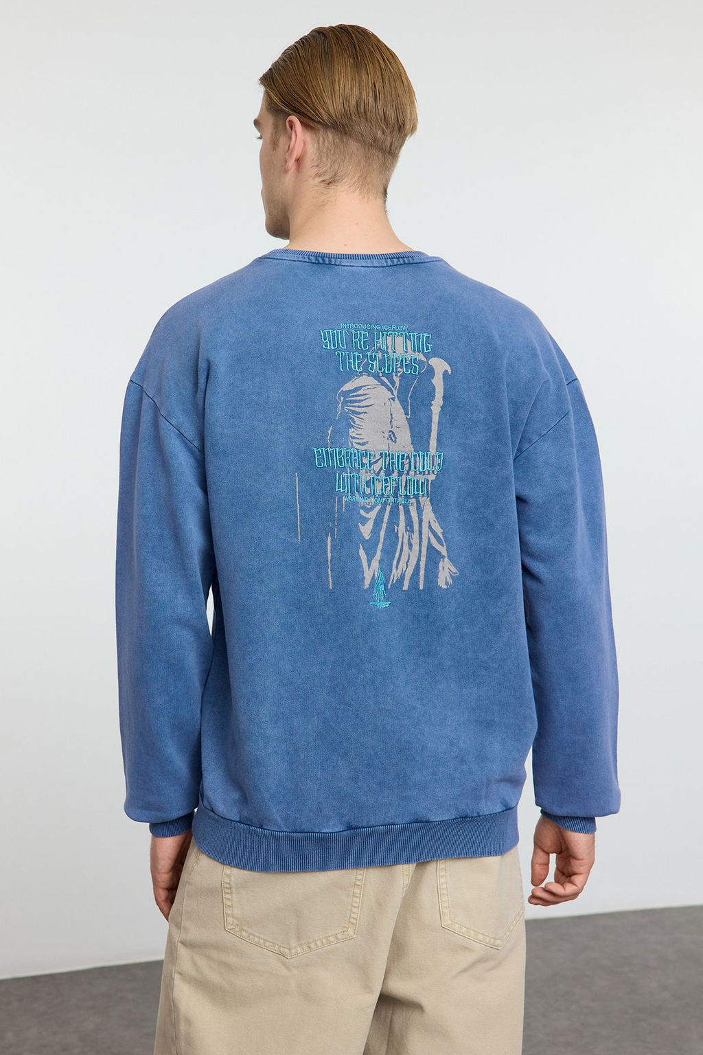 Indigo Oversize/Genis Kesim Soluk Efektli Mistik Temal? Sardonsuz Sweatshirt TMNAW24SW00189