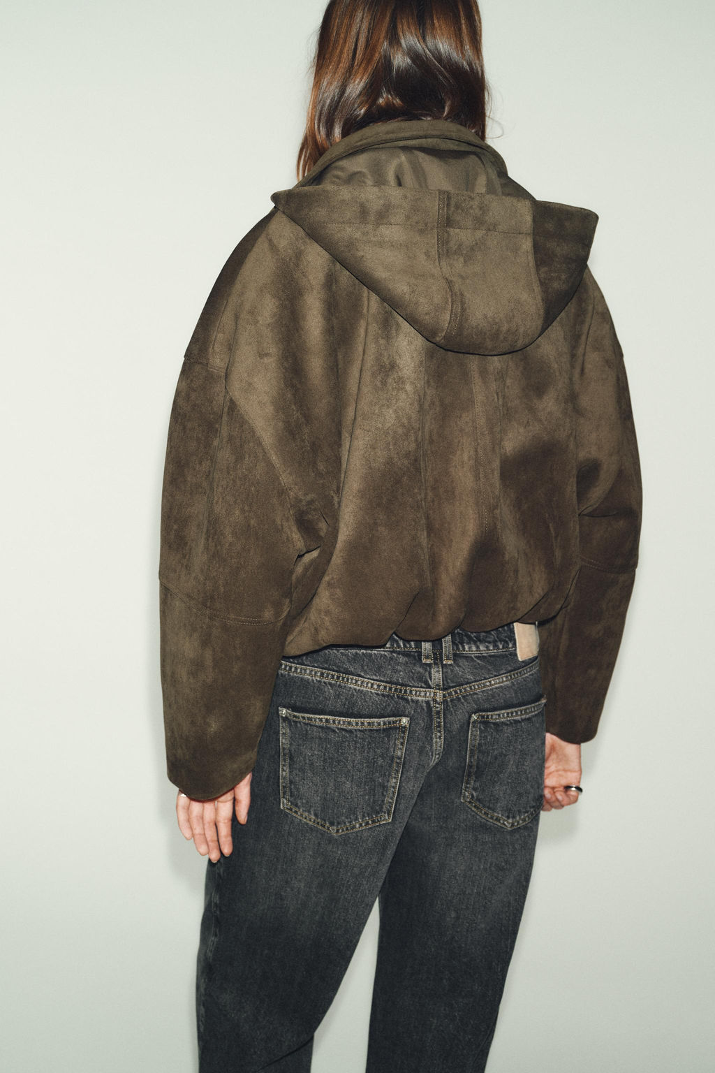 OVERSIZE FAUX SUEDE BOMBER JACKET WITH HOODIE - Zara фото 15