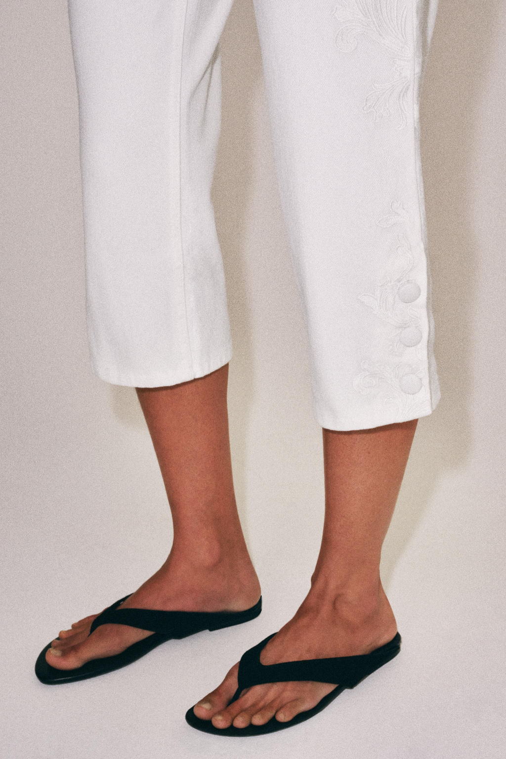 JEANS ZW COLLECTION CAPRI TIRO MEDIO BORDADOS / Crudo - Zara фото 4