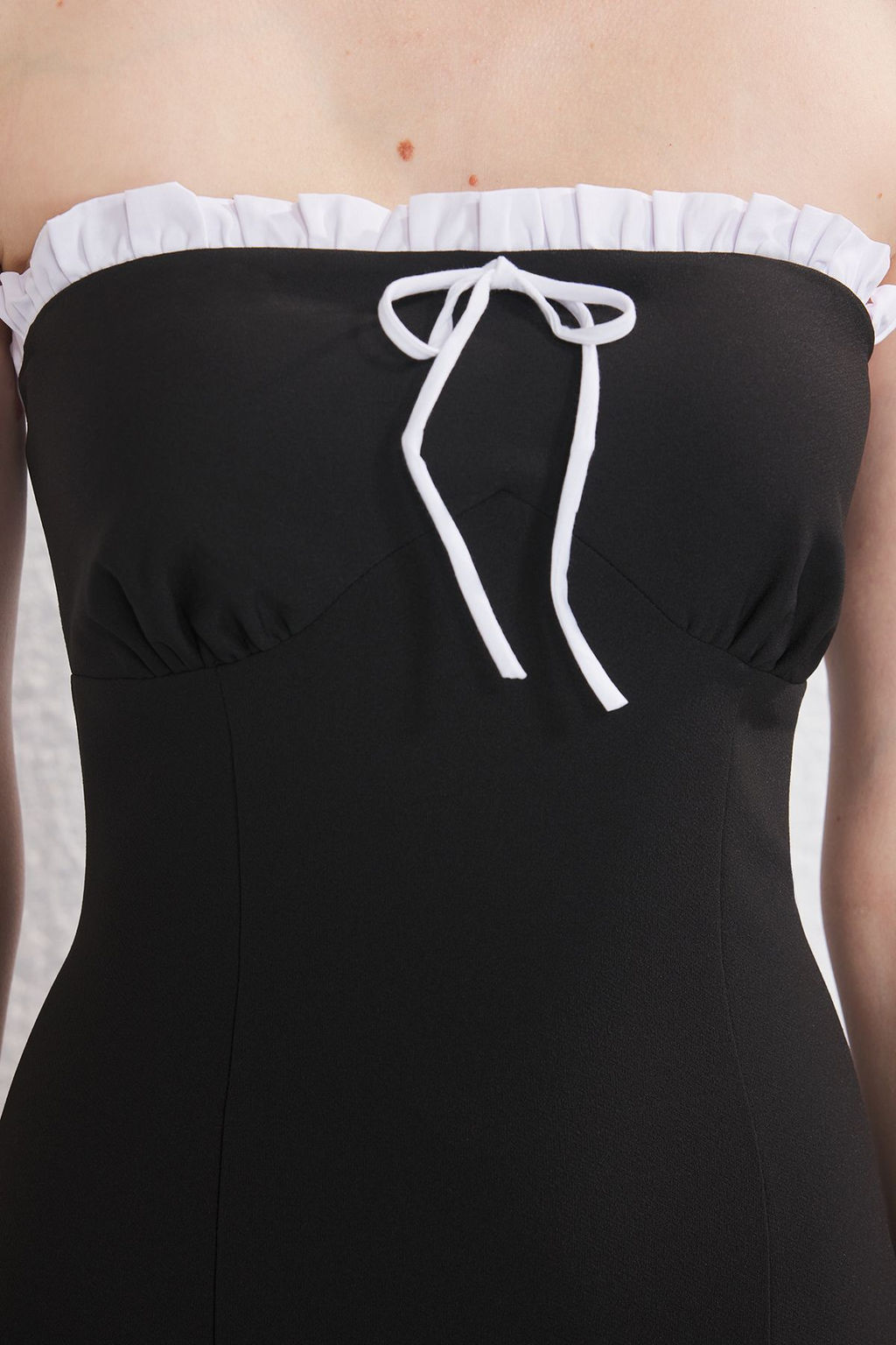 Siyah-Beyaz Bagc?k Detayl? Dokuma Mini Abiye Gece Mezuniyet Elbisesi TPRSS25EL00289