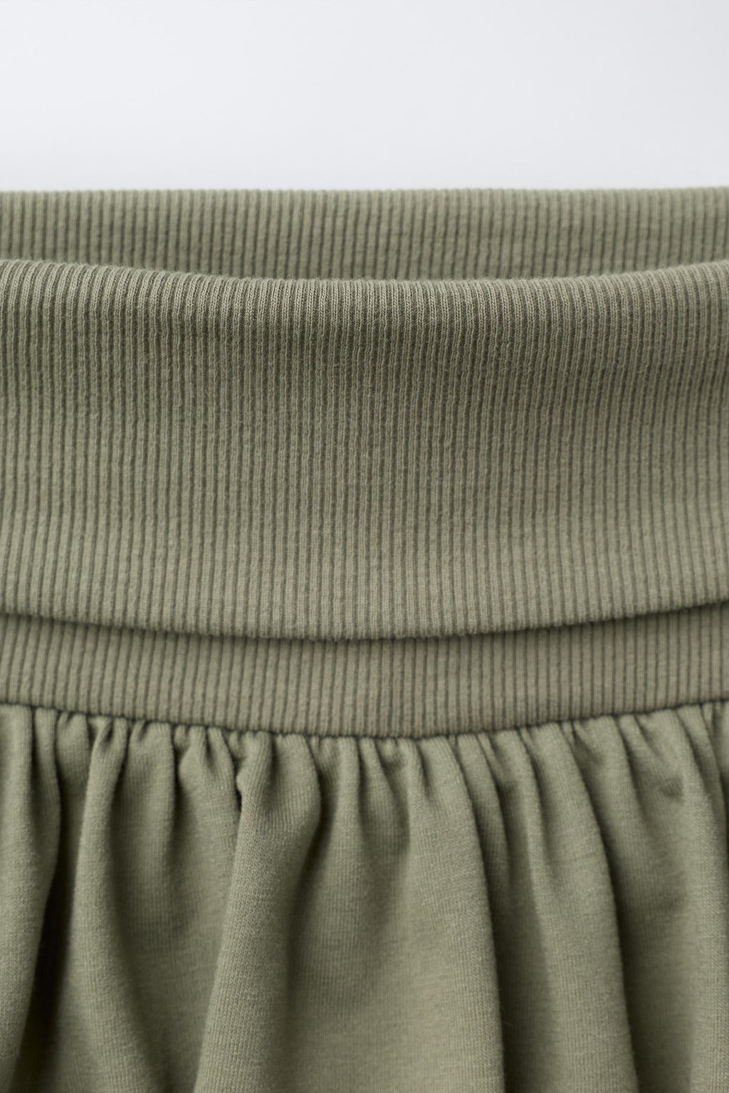 FALDA BERMUDA VOLANTES CINTURA VUELTA / Khaki - Zara фото 8