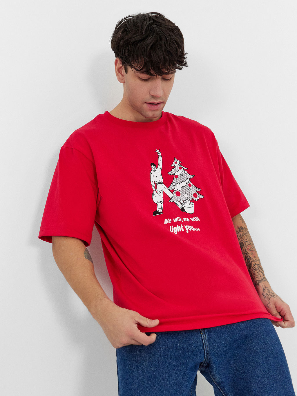 Футболка мужская красная с принтом и надписью We will, we will light you китайский красный +печать 111772 - Mark formelle фото 2