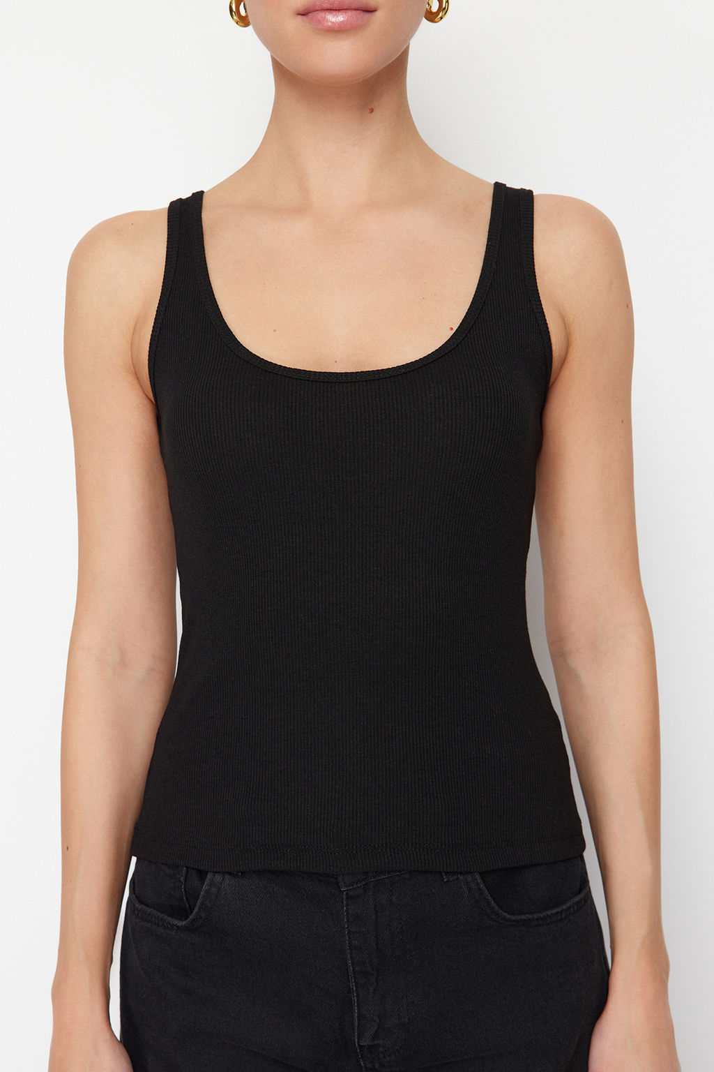 TRENDYOLMILLA Siyah-Beyaz Fitted/Vucuda Oturan Havuz Yaka Fitilli Esnek Orme Atlet TWOSS24AL00050 фото 9