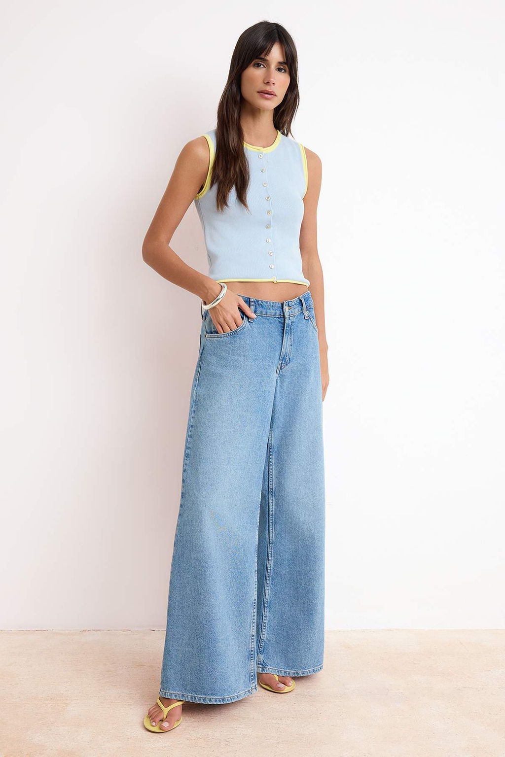 Ac?k Mavi Fitted Bisiklet Yaka Renk Bloklu Yelek TWOSS26YE00024 - Trendyolmilla фото 2