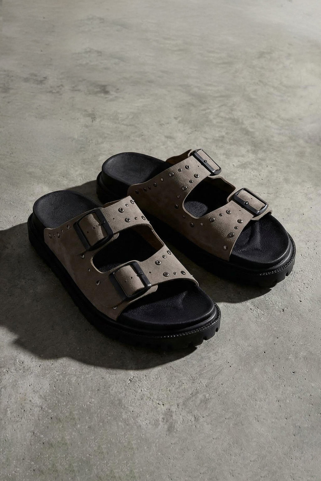 Trendyol Shoes Siyah Rivetli Cift Tokal? Duz Kad?n Terlik TAKSS25TE00004 - Trendyolmilla фото 11