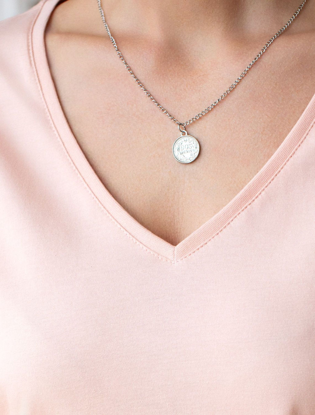 Свободная футболка с V-вырезом и цельнокроеным рукавом из 100% хлопка