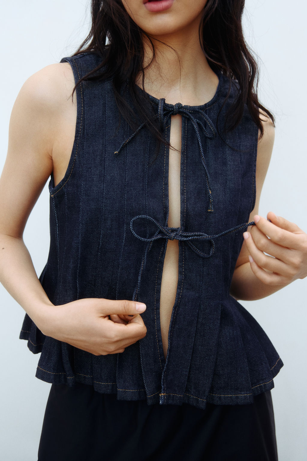 Chaleco denim con lazadas - H&m фото 2