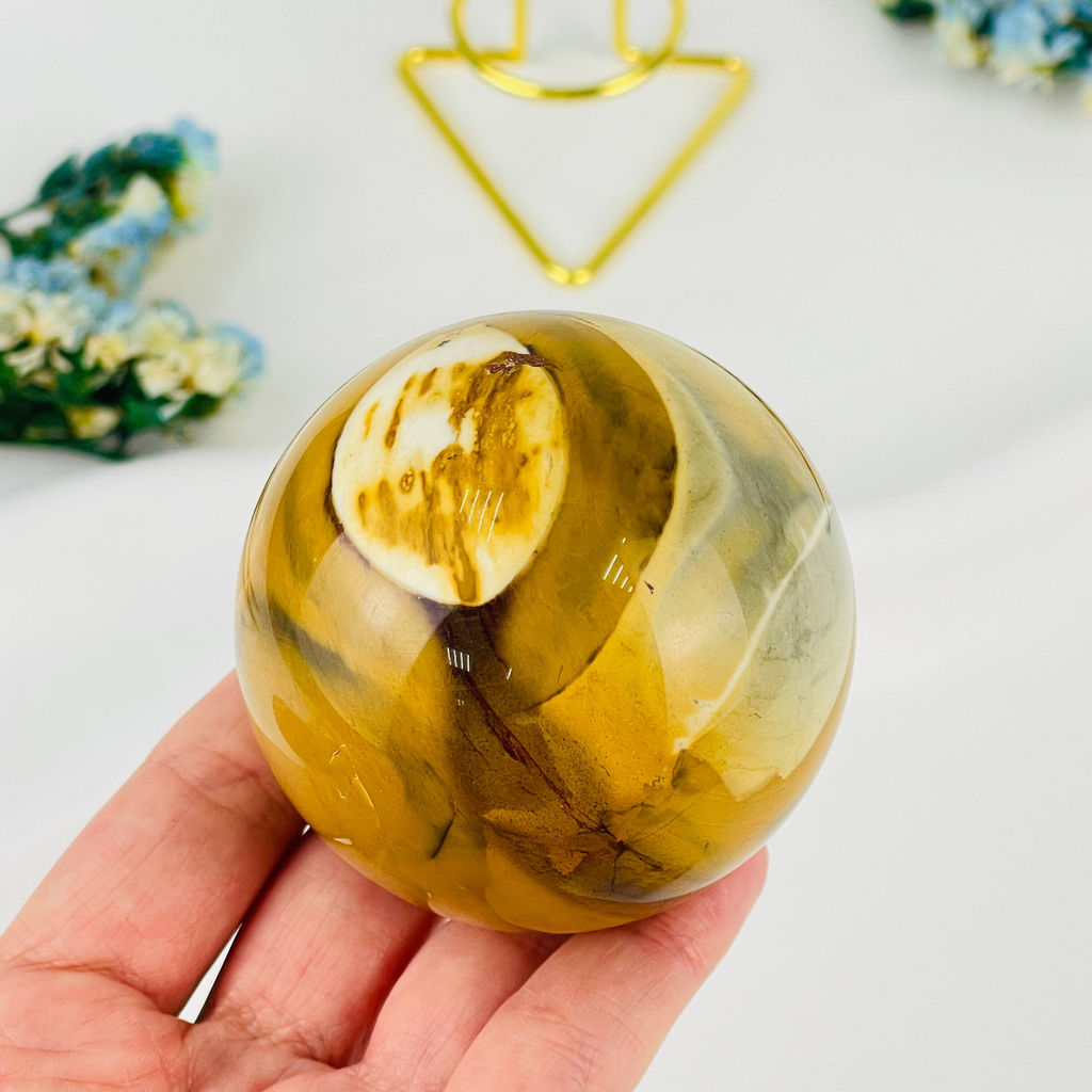 Шар из Яшмы "Мукаит"