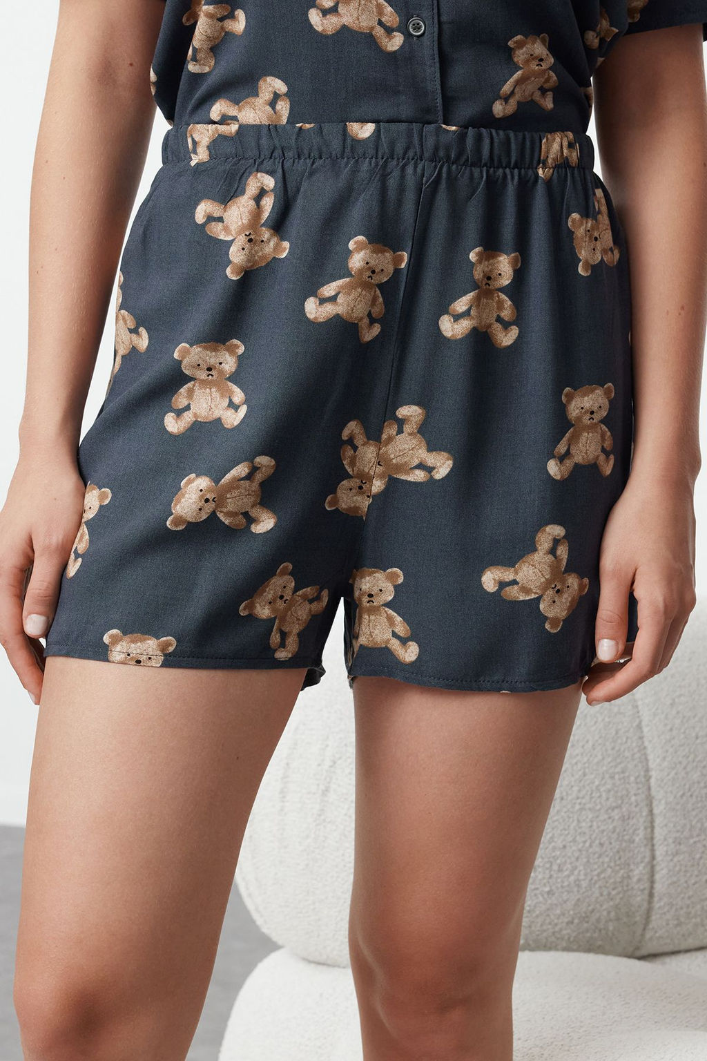 Trendyolmilla Bej Ay?c?kl? Viskon Sortlu Dokuma Pijama Tak?m? THMSS24PT00067  фото 18