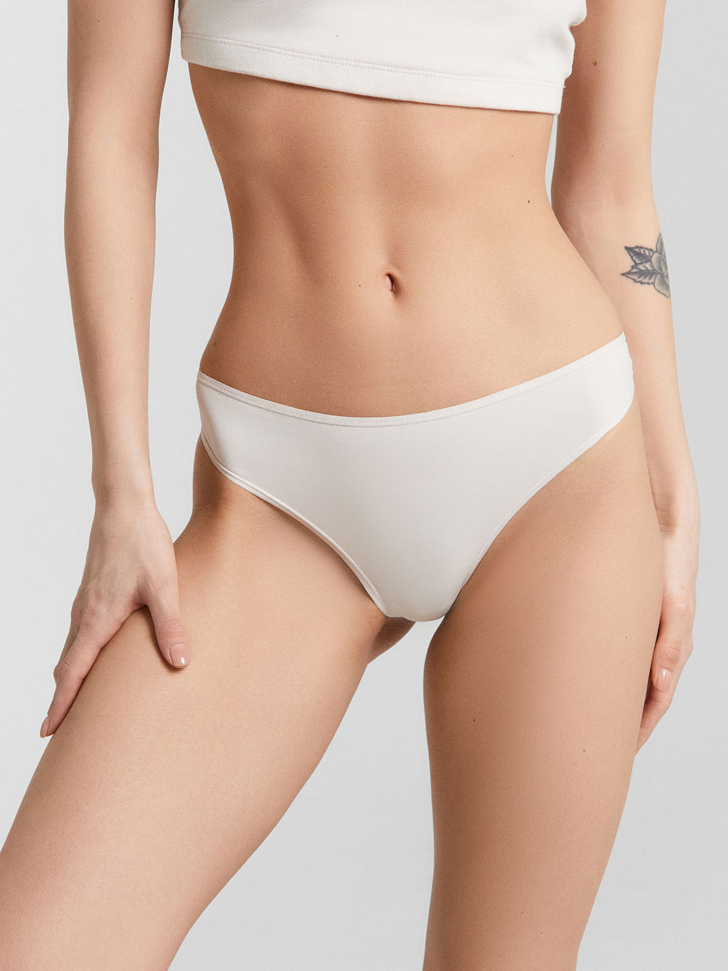 Цена за 2 штуки! Трусы бразилиана белые с кружевом