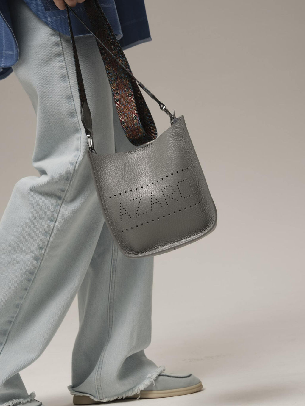 Сумка кожаная на плечо Azaro 30996 силвер