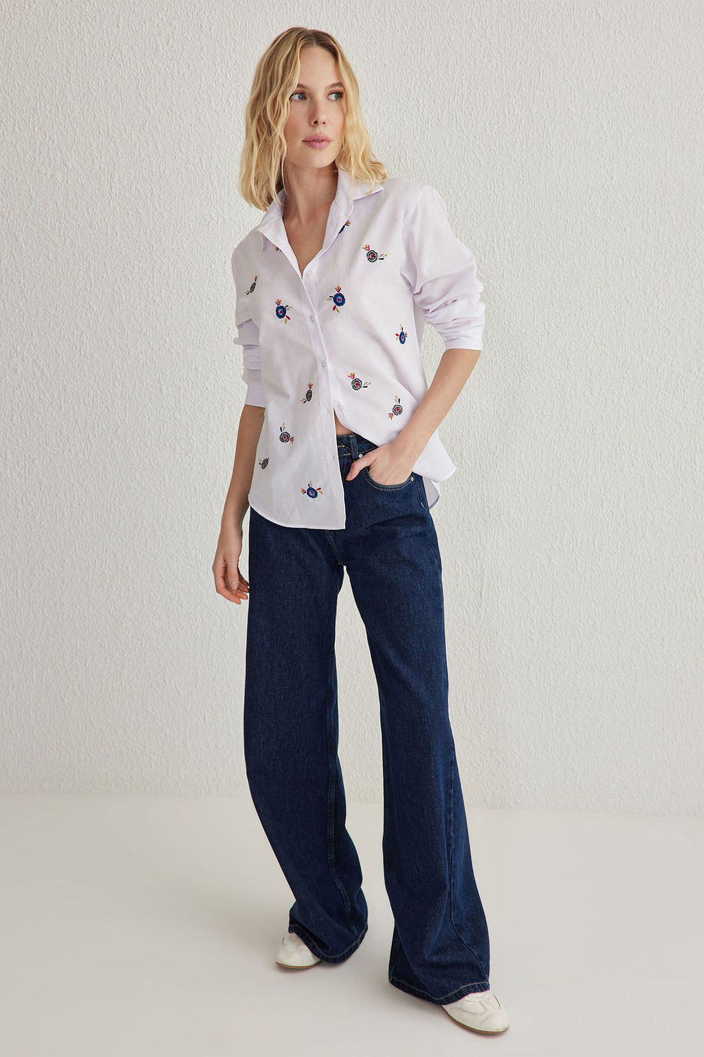 TRENDYOLMILLA Beyaz Over All Nak?s Detayl? Oversize Genis Kal?p Dokuma Gomlek TWOSS25GO00094  фото 3