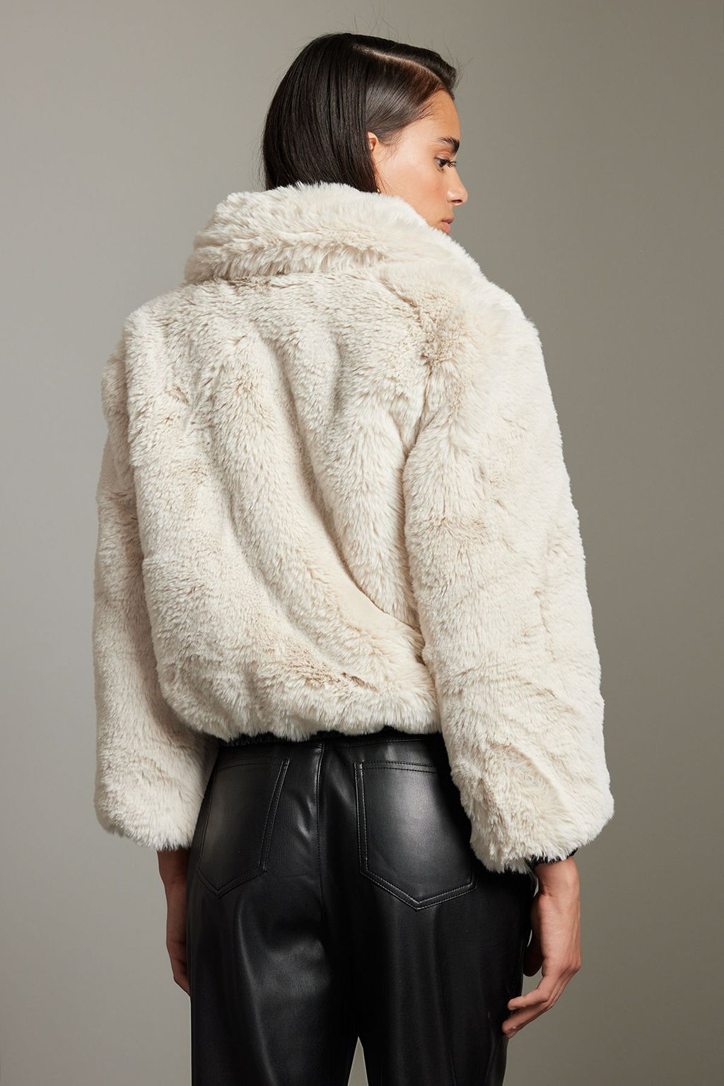 TRENDYOLMILLA Ekru Oversize Suni Deri Detayl? Kurk Bomber Mont TWOAW25MO00152 фото 5