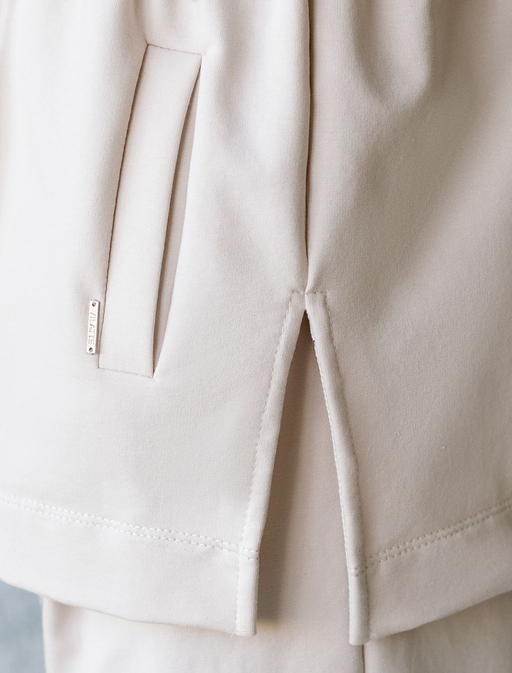 D49.075 Джемпер женский бежевый