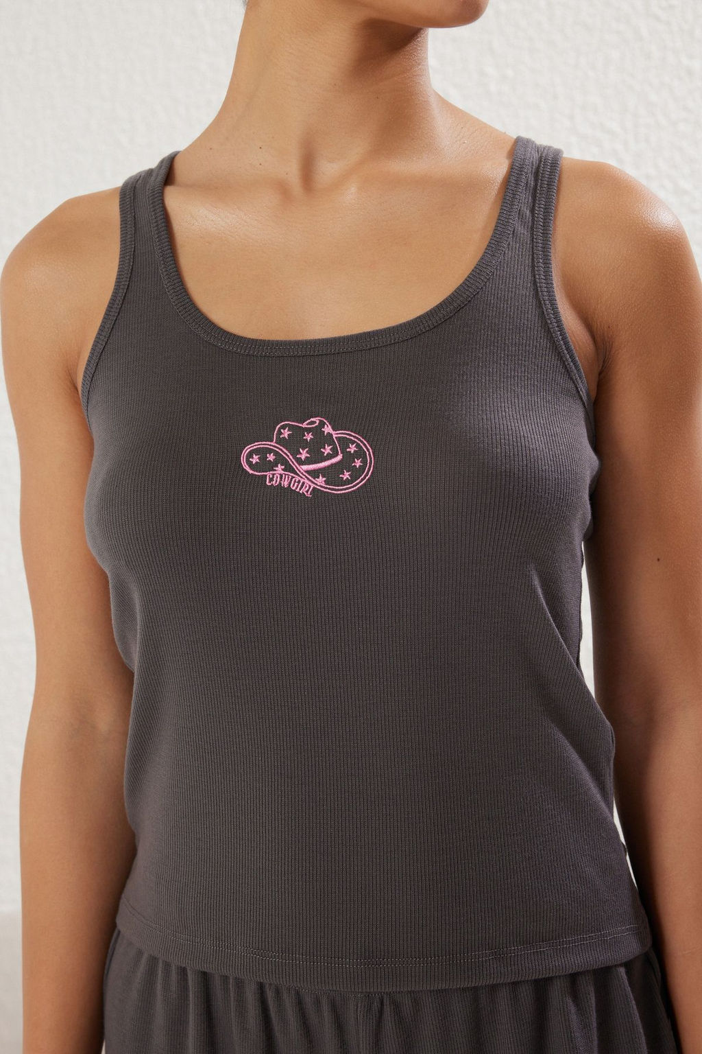 Trendyolmilla Antrasit Nak?sl? Fitilli Sortlu Orme Pijama Tak?m? THMSS25PT00116 фото 4