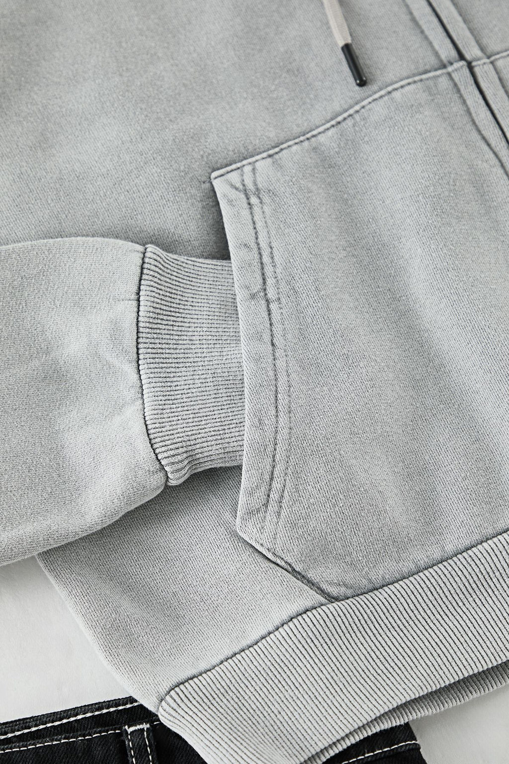 TRENDYOL MAN Gri Oversize/Genis Kesim Fermuarl? Crop/K?sa Kapusonlu Sweatshirt TMNAW25SW00171 - Trendyolmilla фото 7