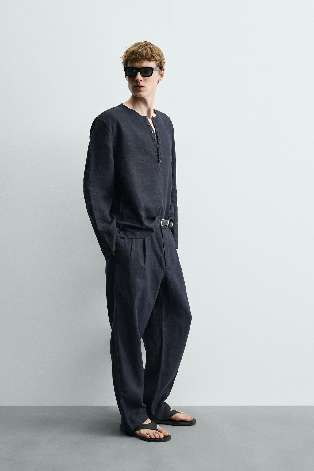 PANTAL?N WIDE FIT PLIEGUES 100% C??AMO / Marino oscuro - Zara фото 4