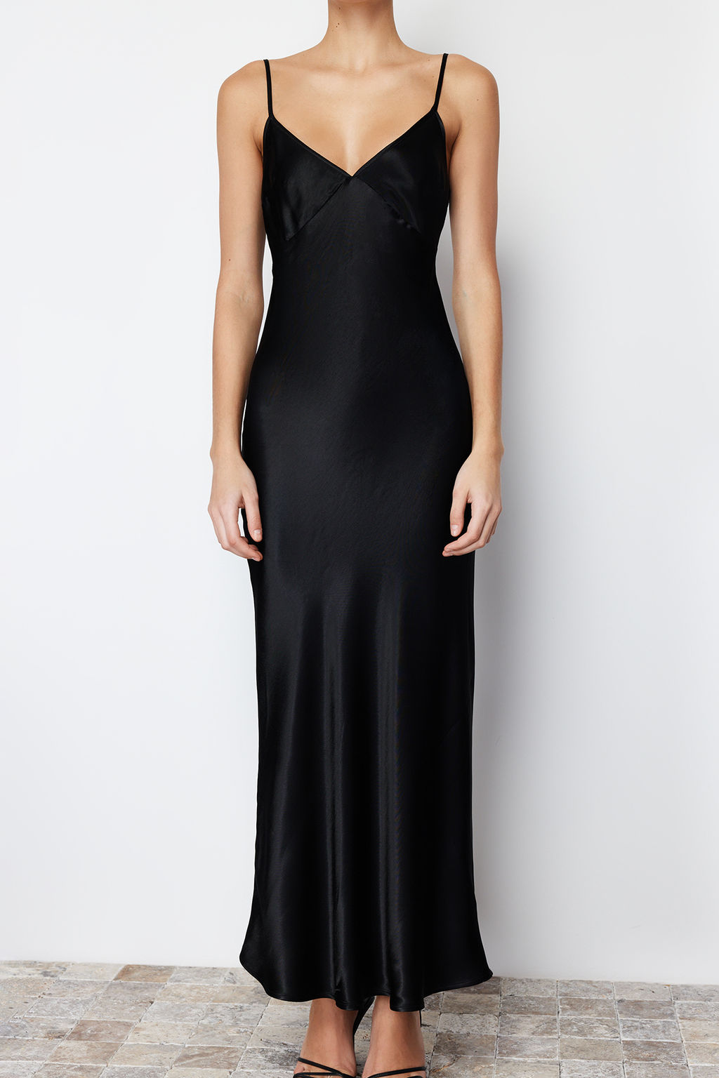 TRENDYOLMILLA Siyah Duz Kesim Saten Ask?l? Maxi Dokuma Elbise TWOSS24EL00163  фото 10