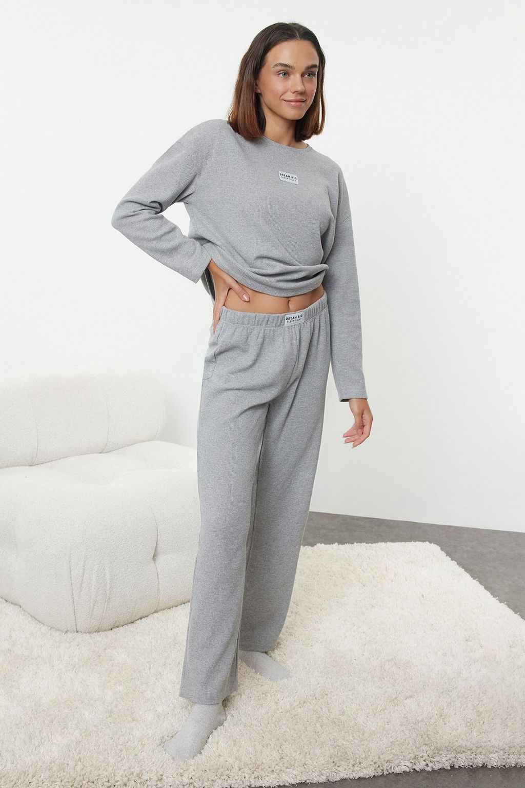 Trendyolmilla Gri Melanj Slogan Etiket Detayl? Waffle Kumas Orme Pijama Tak?m? THMAW25PT00022